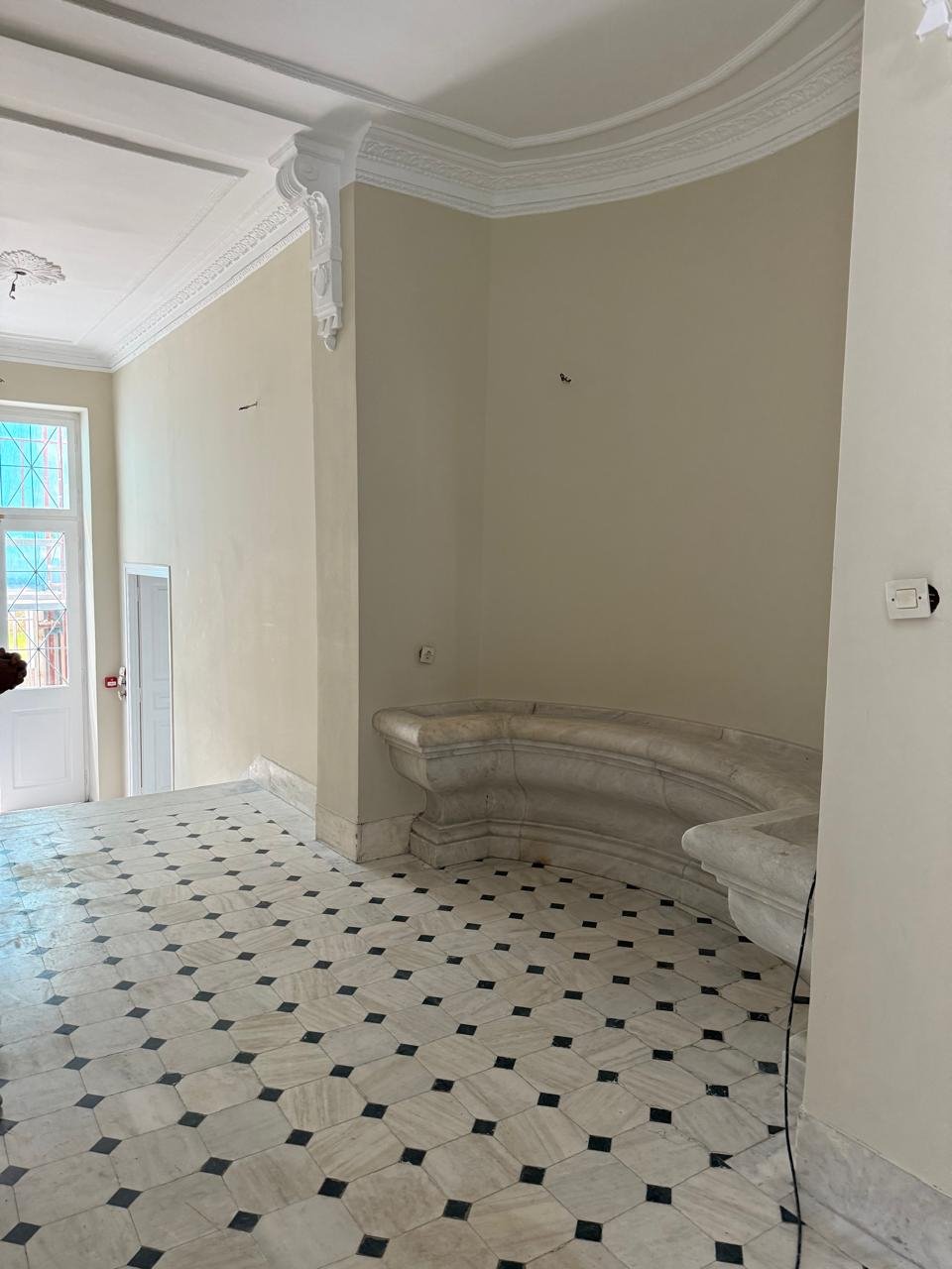 Η είσοδος του κτιρίου