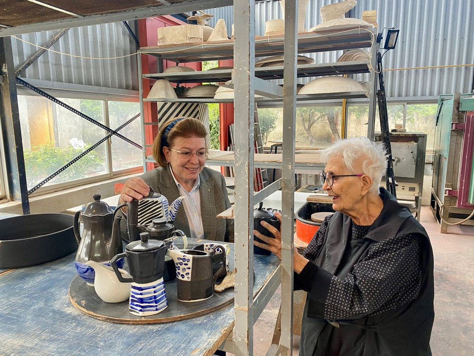 Λίνα Μενδώνη, Ελένη Βερναδάκη