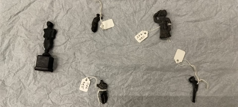 Χάλκινα ανθρωπόμορφα ειδώλια