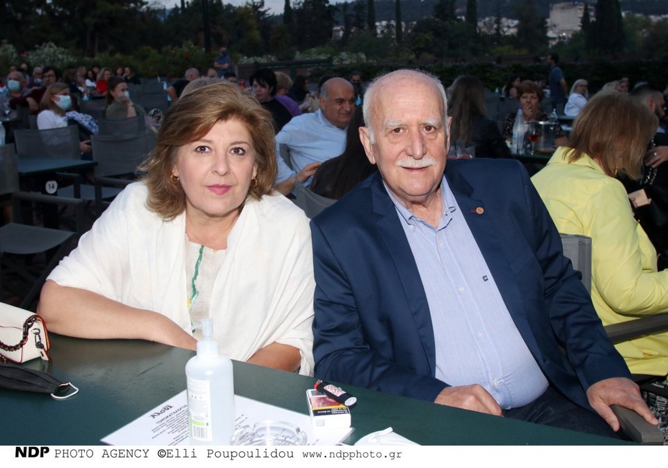 Τίνα Παπαδέλη-Γιώργος Παπαδάκης