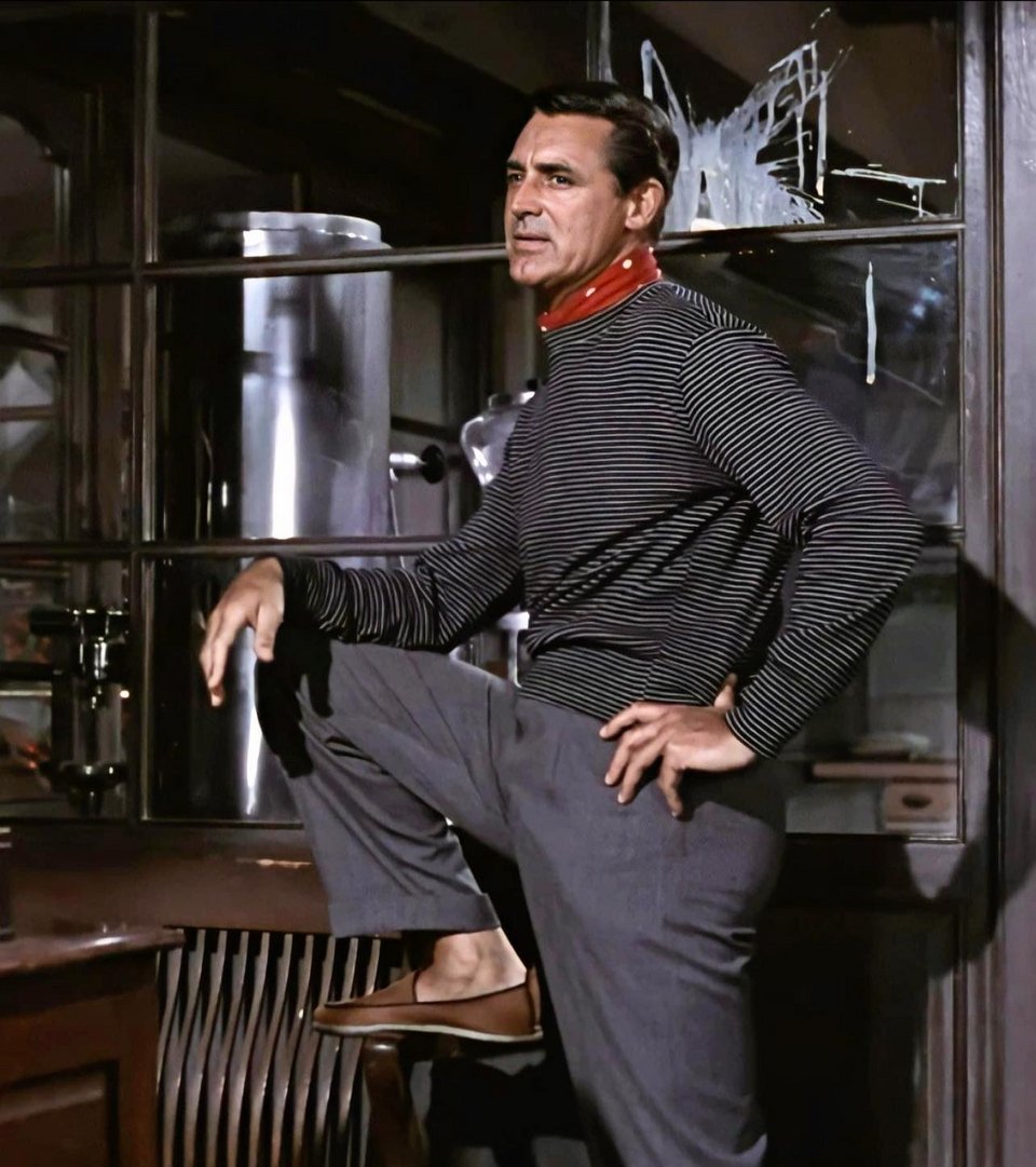 Την κρεβάτα φόρεσε ο Αβραάμ Λίνκολν, όπως και ο Κάρι Γκραντ, ενώ ο Λιμπεράτσε την ανέδειξε σε προσωπικό σήμα υπερβολής / WIKIPEDIA