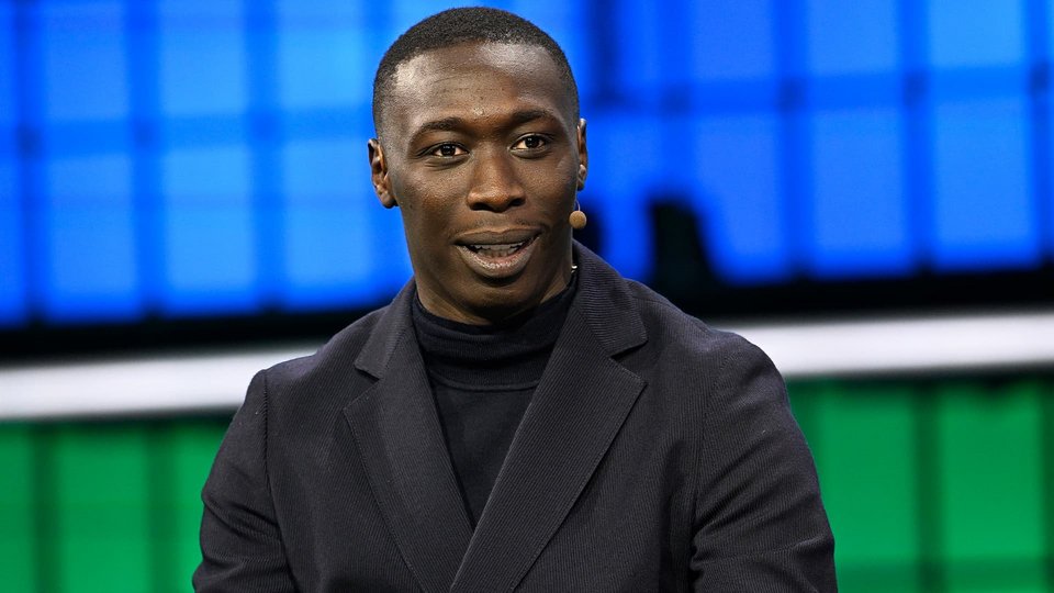 Ο Ιταλο-Σενεγαλέζος σταρ των social media πούλησε μετοχικό ποσοστό της εταιρείας του, Step Distinctive Limited, σε μια συμφωνία αποκλειστικά με μετοχές, δίνοντας στη Rich Sparkle Holdings αποκλειστικά παγκόσμια δικαιώματα εκμετάλλευσης του περιεχομένου και της εμπορικής του δραστηριότητας για τους επόμενους 36 μήνες / INSTAGRAM