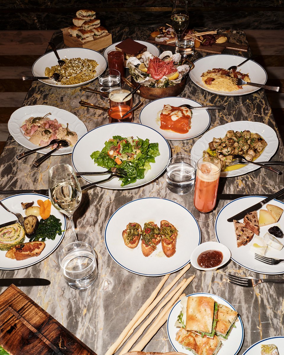 Άποψη από τραπέζι του κυριακάτικου brunch / Φωτογραφία: Courtesy of Four Seasons Astir Palace Hotel Athens