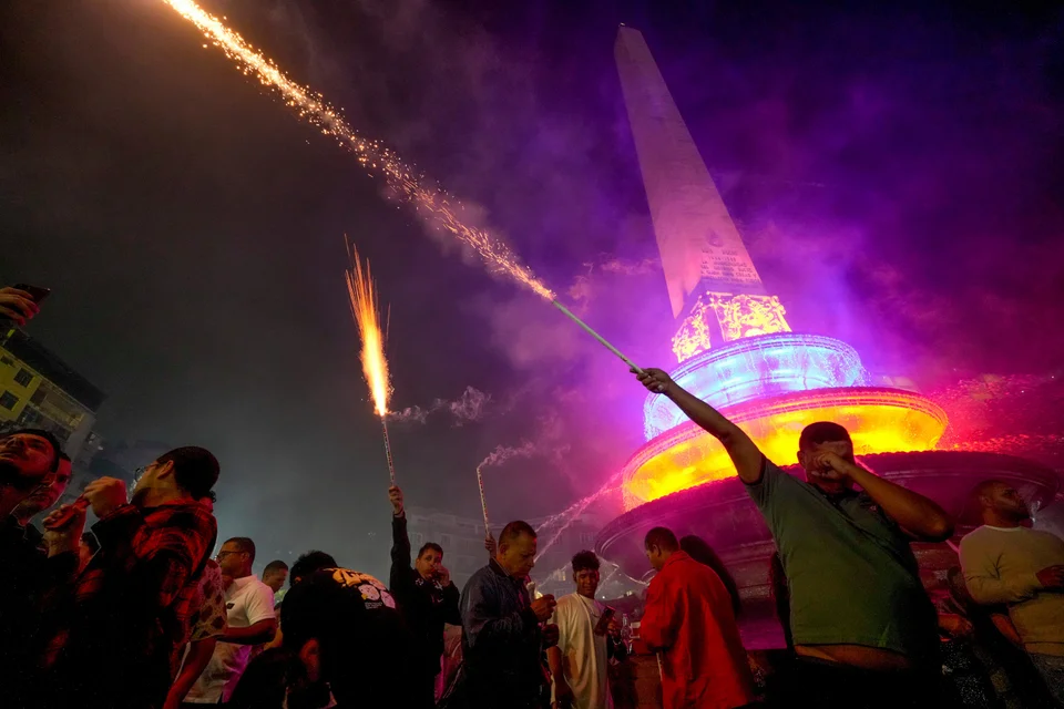 Βεγγαλικά και πυροτεχνήματα στο Καράκας της Βενεζουέλας για το νέο έτος 