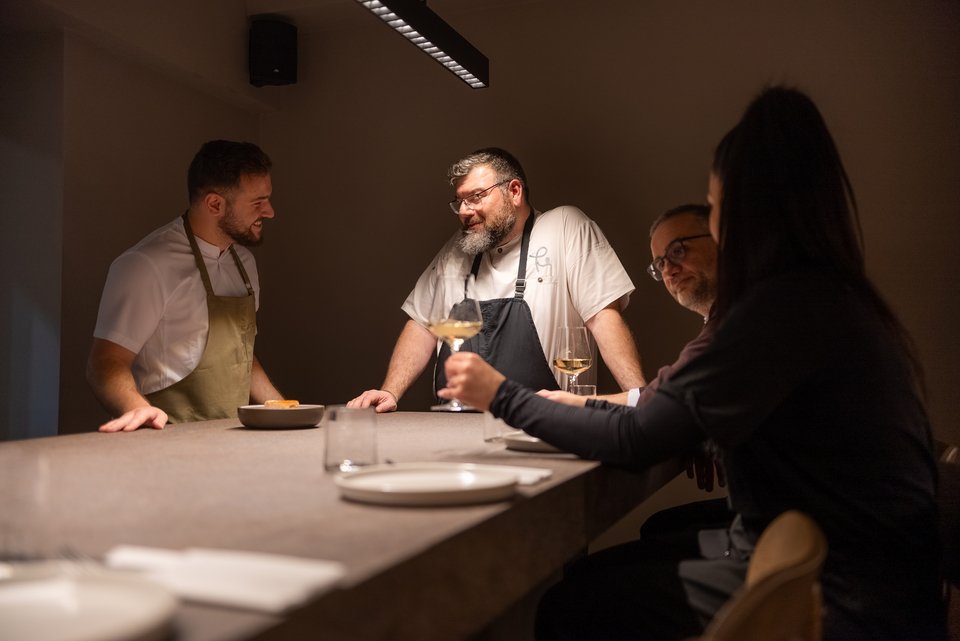 O chef patron του Thirio και ο συνιδιοκτήτης του Χάρης Βέντης  / Φωτογραφία: Πάνος Ηλιόπουλος