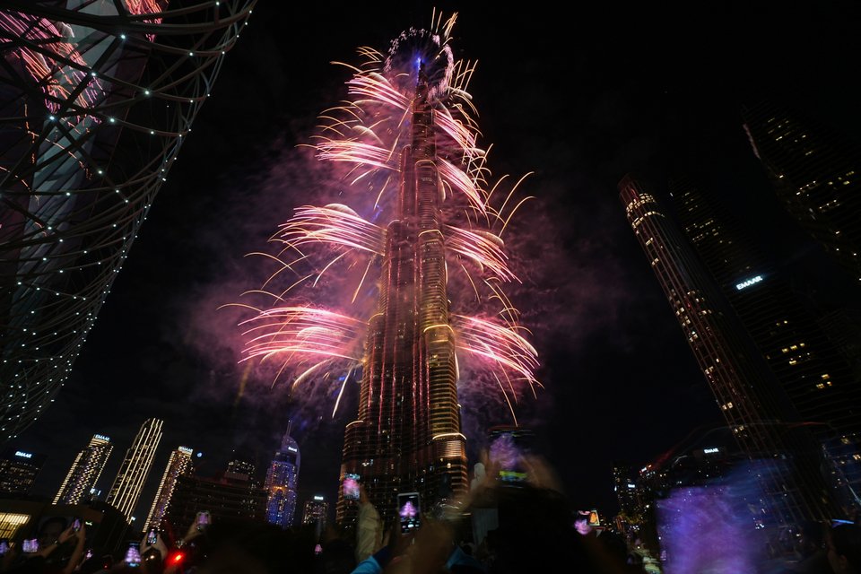 Πυροτεχνήματα στο Μπουρτζ Καλίφα του Ντουμπάι, τον υψηλότερο ουρανοξύστη του κόσμου, για το 2026