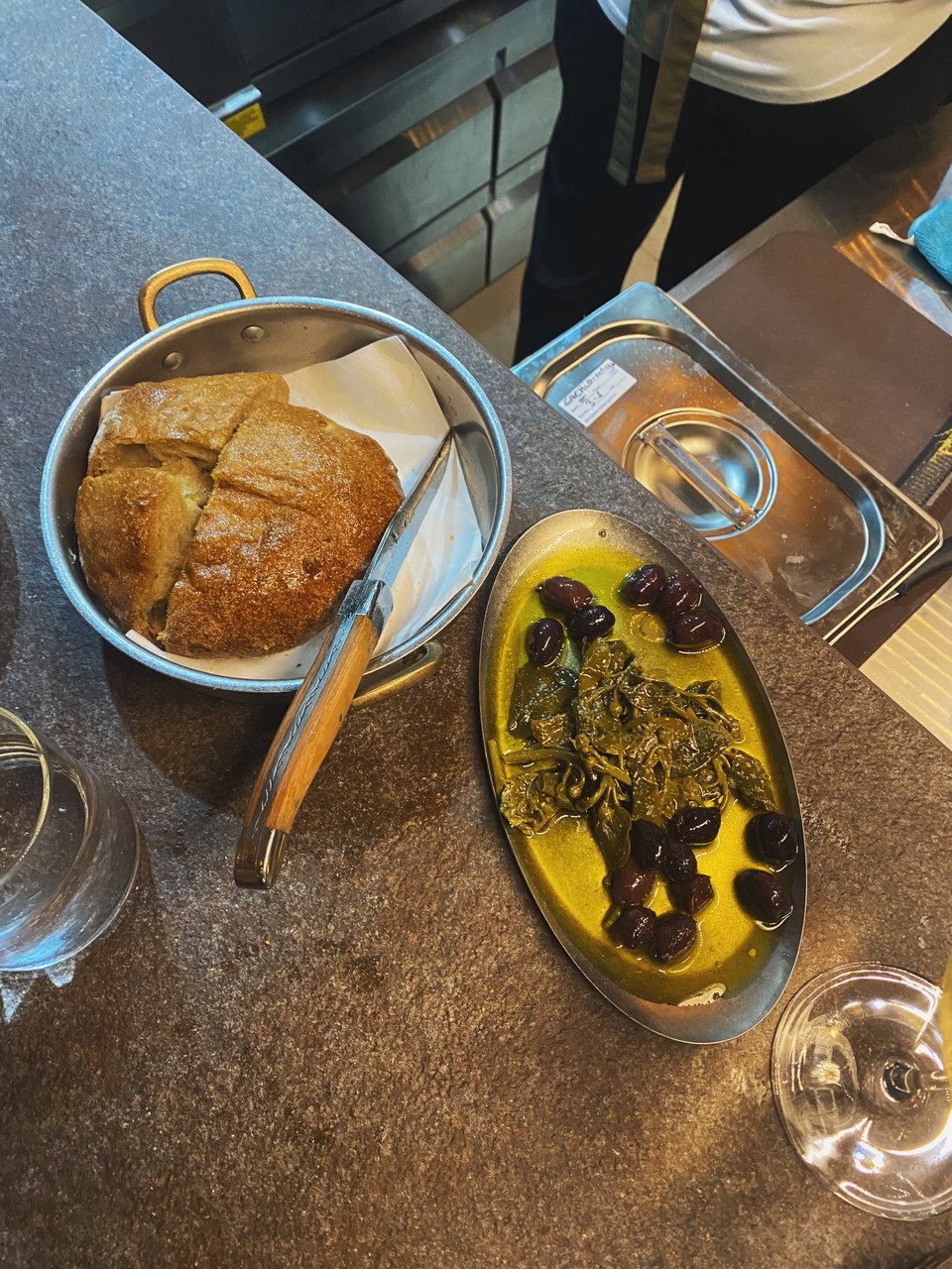 Ελιές με κλωνάρια κάπαρης / Φωτογραφία: Μάνος Λειβαδάρος/iefimerida