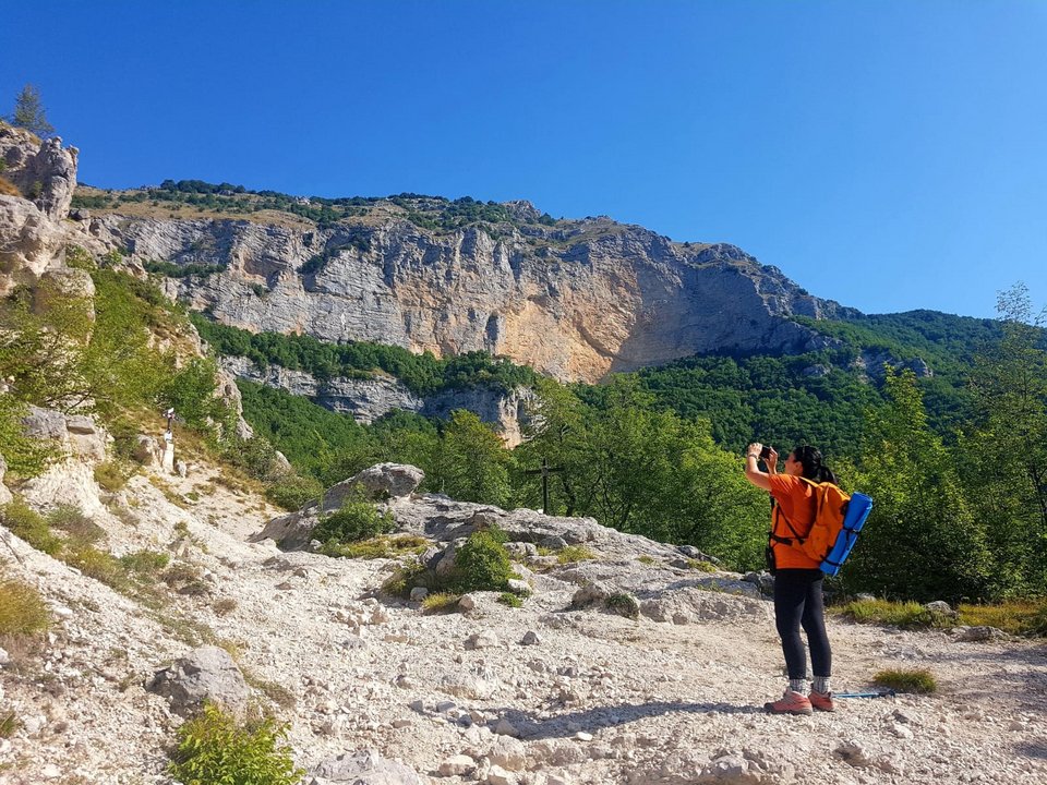 Το Cammino della Santissima Trinità, ένα σύνολο τεσσάρων διαδρομών συνολικού μήκους 18 χιλιομέτρων στις περιοχές του Λάτσιο και του Αμπρούτσο, ξεκίνησε επίσημα το 2022, λίγο μετά την άρση των αυστηρών περιορισμών της πανδημίας / INSTAGRAM