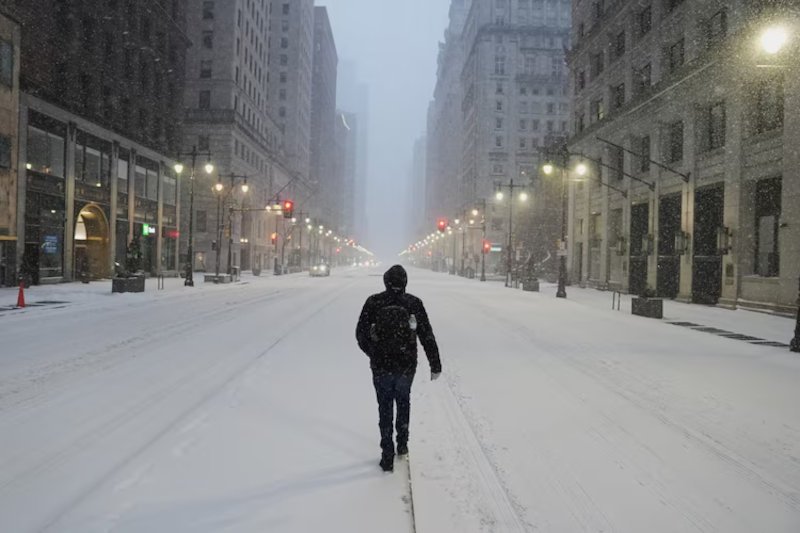 Στα λευκά ντύθηκε η Φιλαδέλφεια των ΗΠΑ από την πρωτοφανή χειμερινή κακοκαιρία