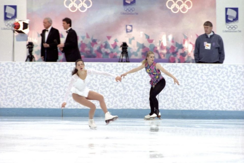 Το σκάνδαλο επισκίασε τους Αγώνες και μετέτρεψε την καλλιτεχνική παγοδρομία σε παγκόσμιο τηλεοπτικό θέαμα / ΑΡ