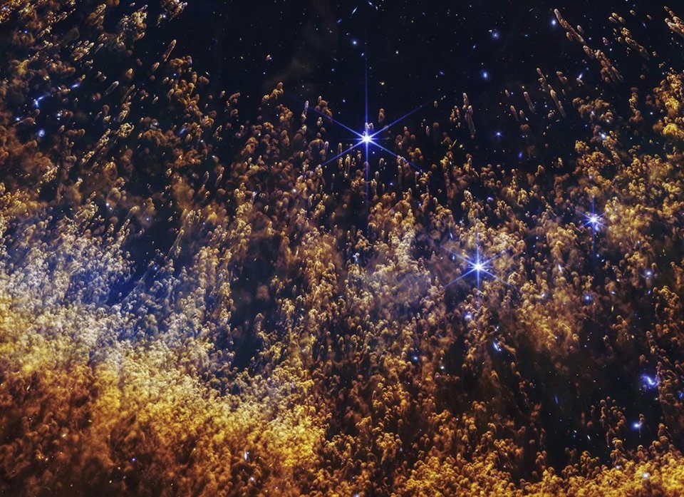 Στην καρδιά του Helix βρίσκεται ένας λευκός νάνος, ο γυμνός πυρήνας ενός άστρου που έχει εξαντλήσει τα καύσιμά του και έχει αποτινάξει τα εξωτερικά του στρώματα / NASA