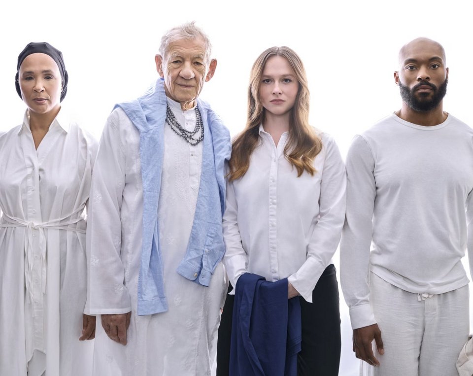 Το έργο An Ark είναι από τις πρώτες θεατρικές παραγωγές «μεικτής πραγματικότητας» (mixed reality) που παρουσιάζονται στη Νέα Υόρκη / ΤΗΕ SHED