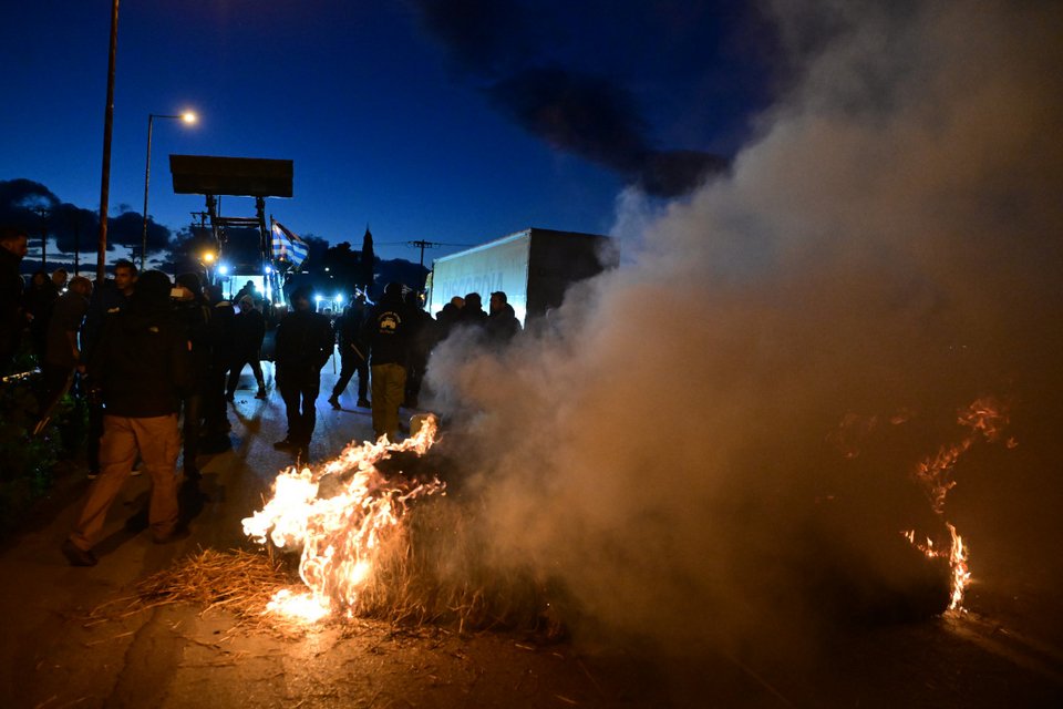 Άναψαν φωτιές οι αγρότες / Φωτογραφία EUROKINISSI 
