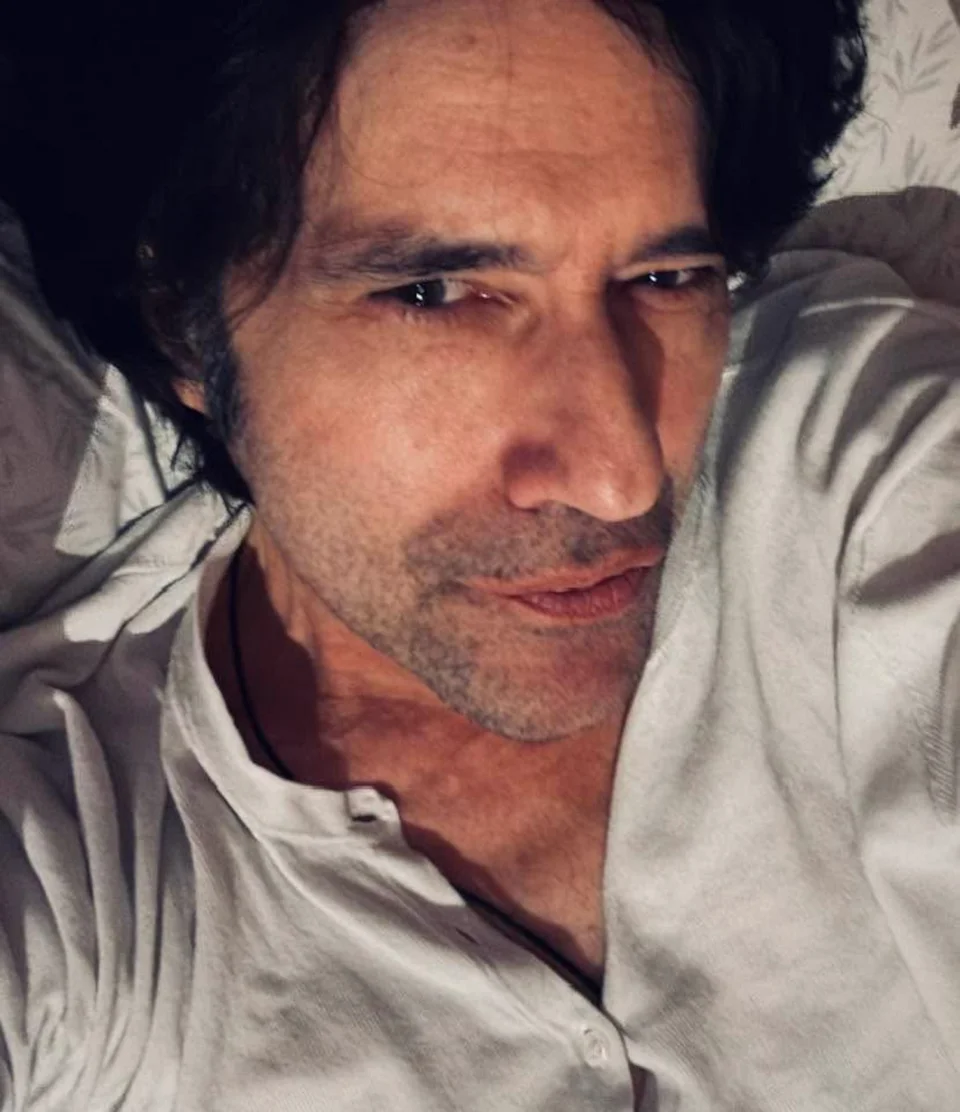 «Σε ευχαριστώ που άντεξες τη διάρκεια και δεν έφυγες όταν άρχισε να πονά» στίχος του Αλέξη Σταμάτη