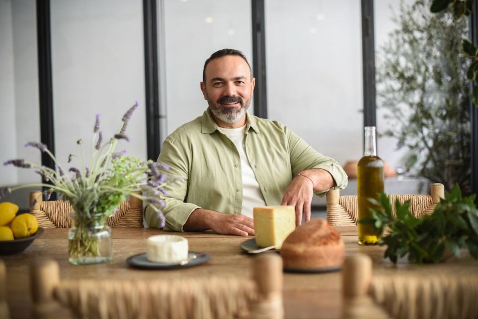 Λεβάντες, τυριά, λάδι, λεμόνια, ζυμωτό ψωμί, γεύσεις και μυρωδιές αξεπέραστες 