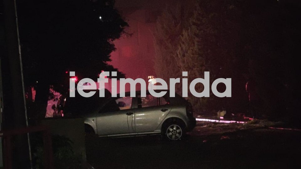 Κάτω από αυτό το όχημα φέρεται να βρέθηκε η γυναίκα