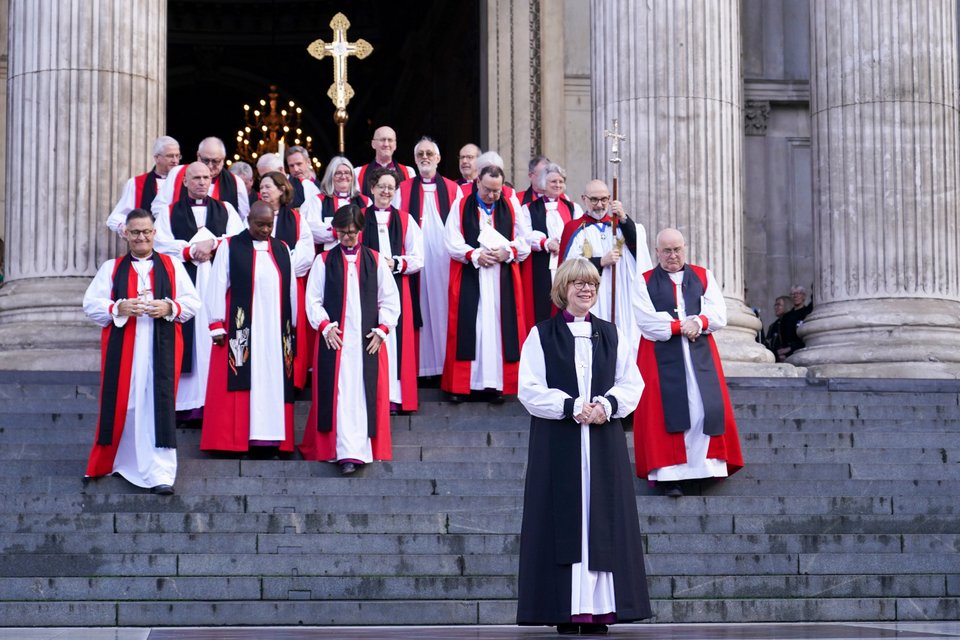  Στιγμιότυπο από την τελετή ορισμού της Σάρα Μαλάλι στη θέση του αρχιεπισκόπου της Αγγλικανικής Εκκλησίας / AP 