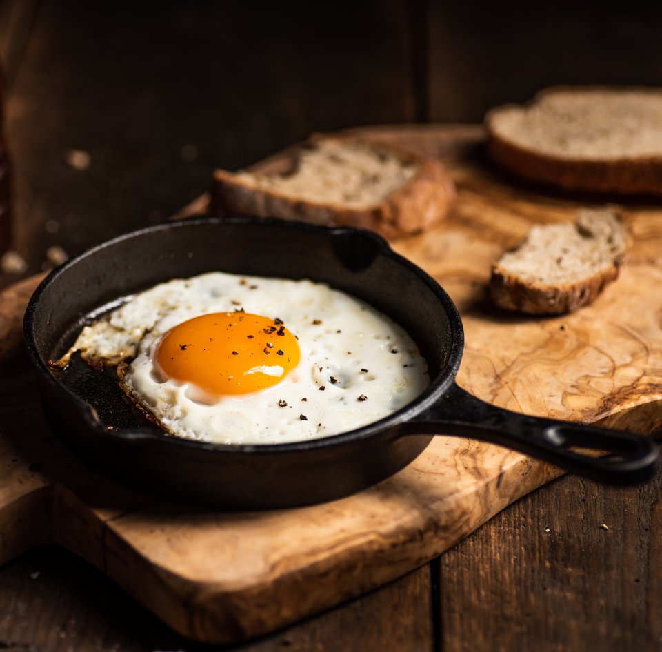 Αυγά με στάκα / Φωτογραφία: Shutterstock