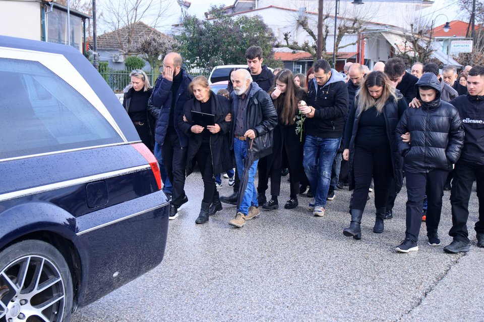 Σε κλίμα οδύνης η κηδεία της 47χρονης Σταυρούλας Μπουκουβάλα