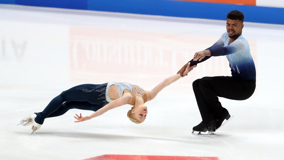 Πολλοί επιστήμονες του αθλητισμού εκτιμούν ότι τα άλματα πέντε περιστροφών ξεπερνούν τα φυσικά όρια του ανθρώπινου σώματος τόσο ως προς την ταχύτητα όσο και ως προς το ύψος και τον χρόνο αιώρησης / ΑΡ