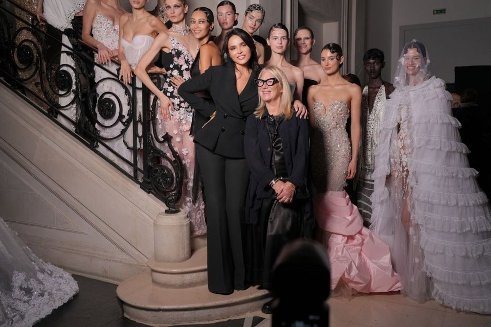 Η διεθνής σχεδιάστρια μόδας Celia Kritharioti παρουσίασε την συλλογή της, με άρωμα Old Hollywood, στην Εβδομάδα Μόδας στο Παρίσι.