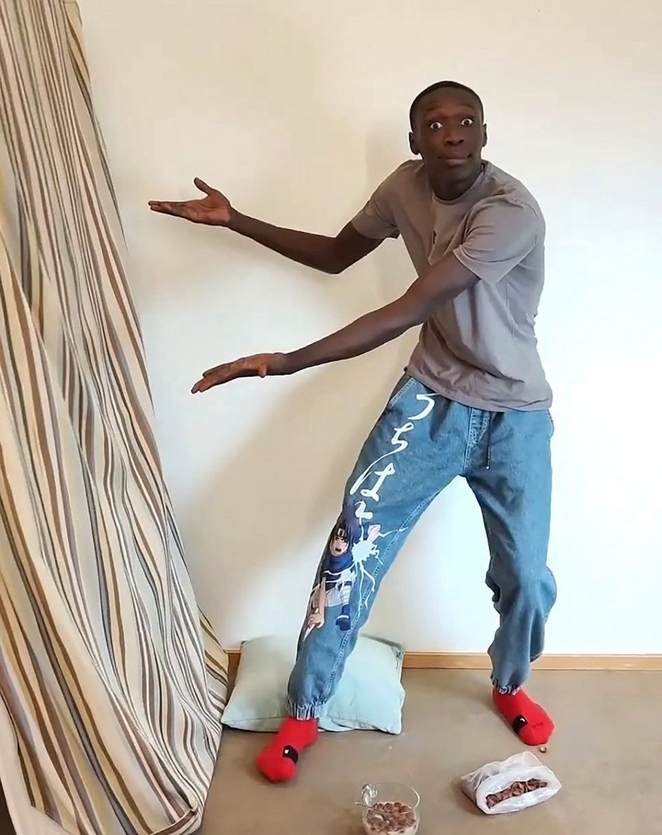 Ο Khaby Lame, ο πιο δημοφιλής δημιουργός του TikTok παγκοσμίως, έκανε ένα από τα μεγαλύτερα επιχειρηματικά άλματα που έχουν καταγραφεί ποτέ στον χώρο των influencers, κλείνοντας μια συμφωνία αξίας 975 εκατ. δολαρίων για το brand του / INSTAGRAM