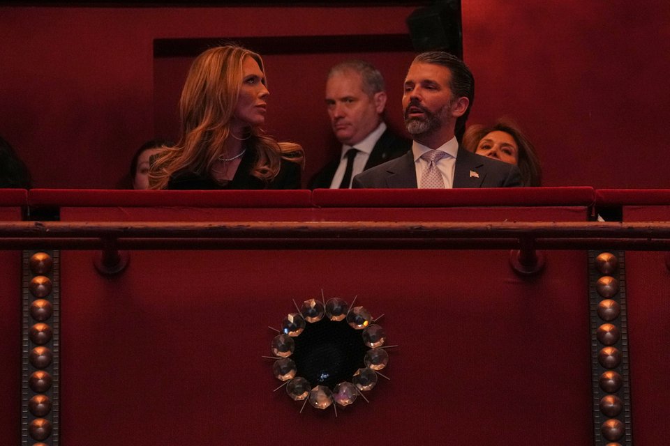 Ο Ντόναλντ Τραμπ τζούνιορ με την αρραβωνιαστικιά του Μπετίνα Άντερσον