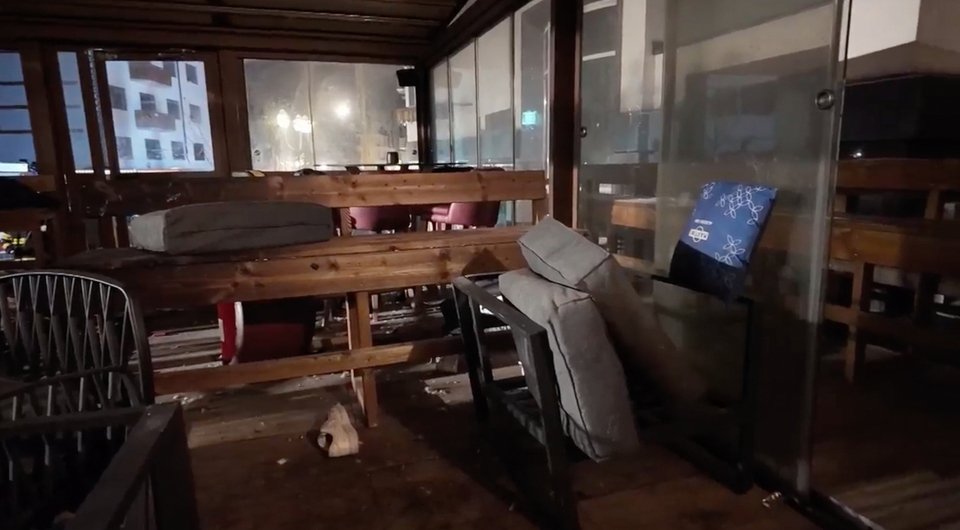 Τις πρώτες φωτογραφίες από το εσωτερικό του μπαρ έδωσε στη δημοσιότητα η αστυνομία 