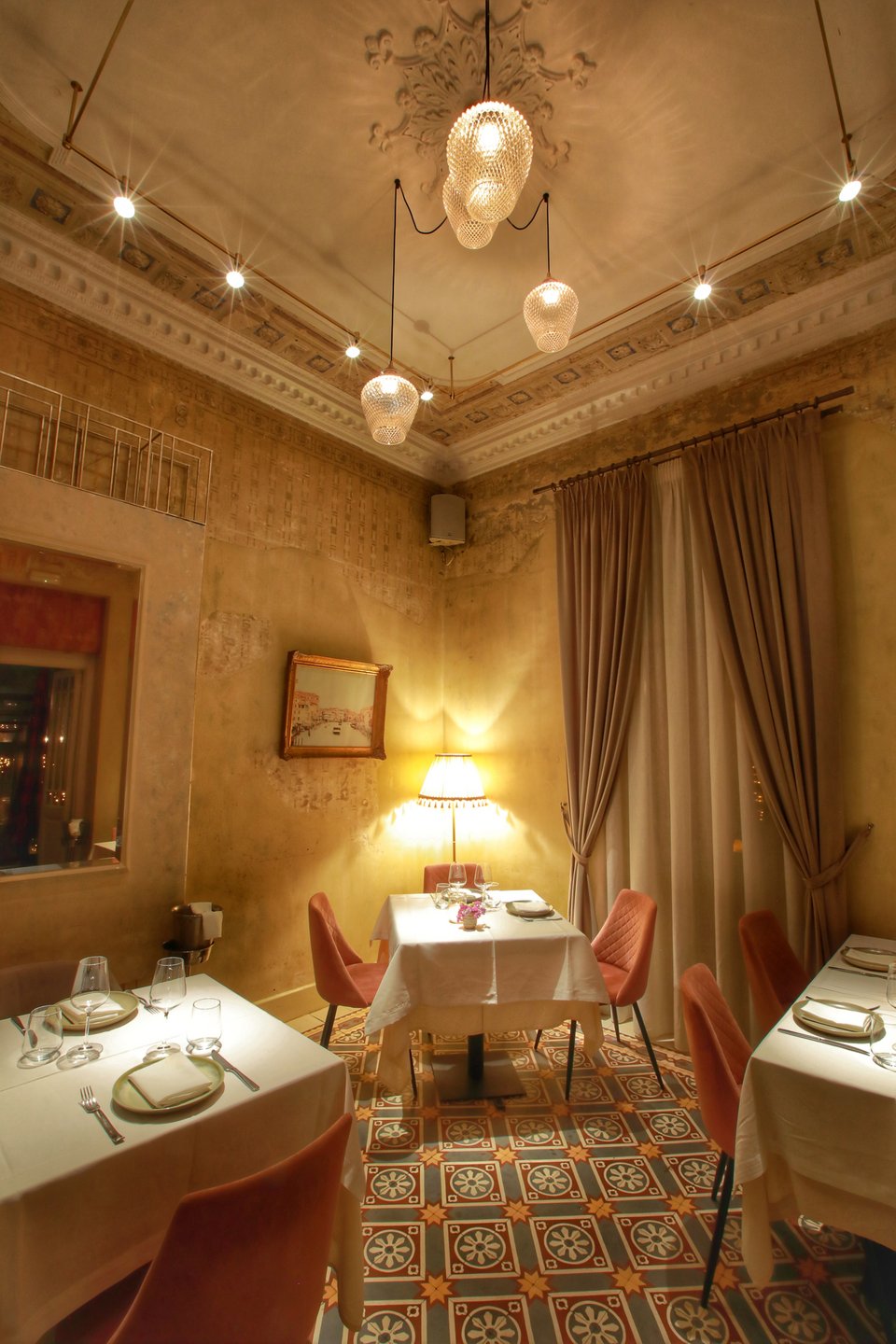 Η σάλα του εστιατορίου Monzù στην Κηφισιά / Φωτογραφία: Monzù