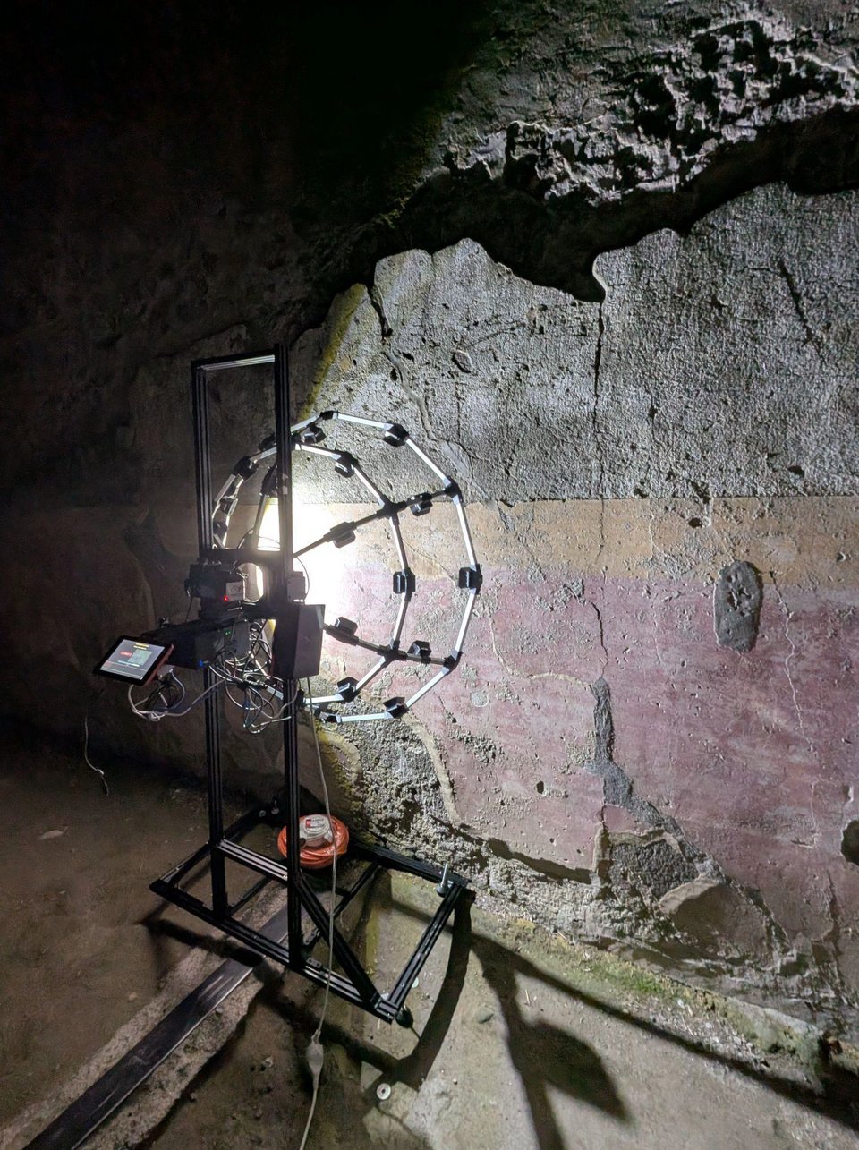 Οι ερευνητές χρησιμοποίησαν μια τεχνική με την ονομασία Reflectance Transformation Imaging (RTI) 