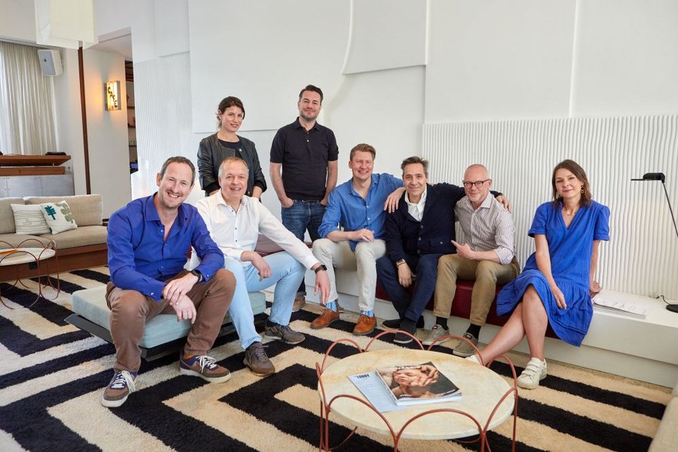 O Γιάννης Καρακάσης MW σημειώνει «Το ζητούμενο δεν είναι να είμαστε παντού, αλλά να είμαστε εκεί που έχει νόημα». Φωτογραφία με τους κριτές του Great Greek Wines 2025