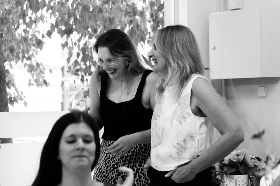 Η Χαρά Κατσαρή και η Κρίστυ Περρή