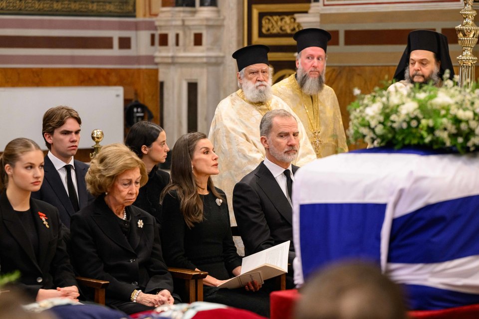 Βασιλιάς Φελίπε, βασίλισσα Λετίθια, η συντετριμμένη βασίλισσα Σοφία και η πριγκίπισσα Λεονόρ