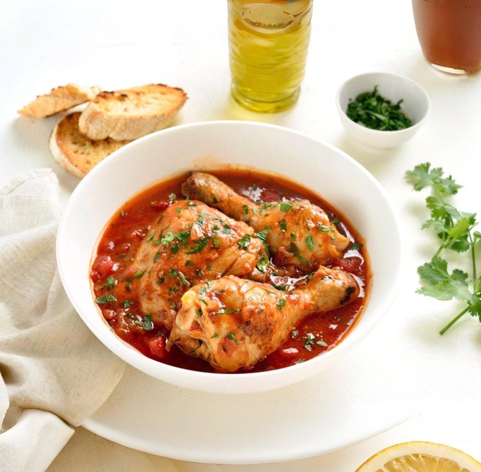 Κοκκινιστό κοτόπουλο / Φωτογραφία: Shutterstock