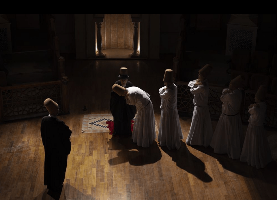 Οι ατμοσφαιρικές φωτογραφίες του Αθανάσιου Μαλούκου από την τελετή Σέμα στην Τουρκία