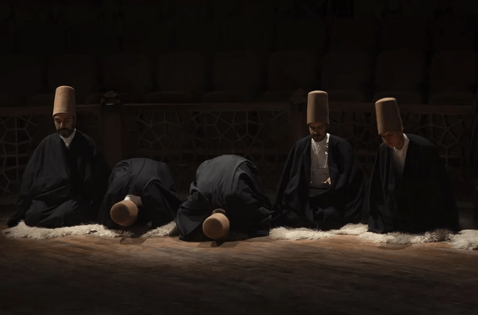 Οι ατμοσφαιρικές φωτογραφίες του Αθανάσιου Μαλούκου από την τελετή Σέμα στην Τουρκία