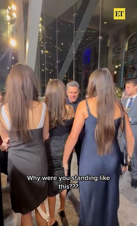 Η κόρη του Ματ Ντέιμον τον τρολάρει αντιγράφοντας την στάση του 