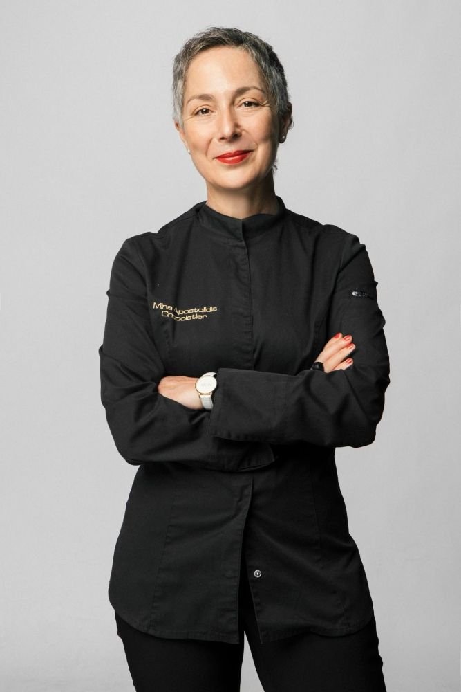 «Στο ατελιέ μου, στα περίχωρα των Βρυξελλών αποξηραίνω βύσσινα, σιροπιάζω πορτοκάλια, καβουρδίζω ή καραμελώνω αμύγδαλα και φιστίκια, ώστε να εγγυώμαι μια μοναδική γευστική εμπειρία σε κάθε δημιουργία»