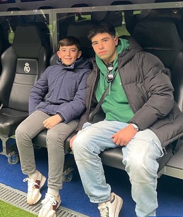 Αριστερά ο 12χρονος Πέπε Ζαμοράνο και ο ξάδερφός του, Φέλιξ Ζαμοράνο