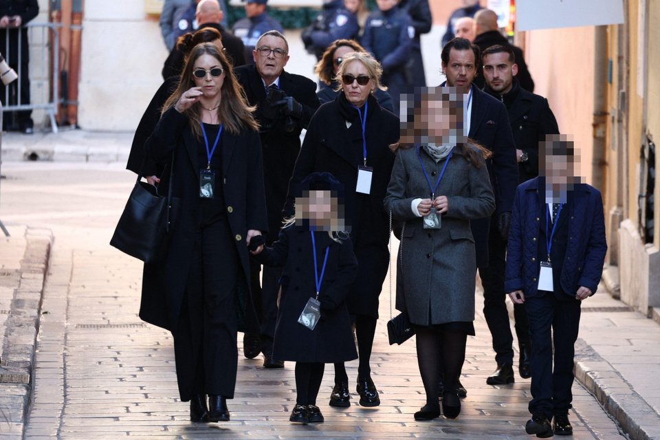 Ο γιος της Μπριζίτ Μπαρντό με τη σύζυγό του, τις κόρες του και τα εγγόνια του