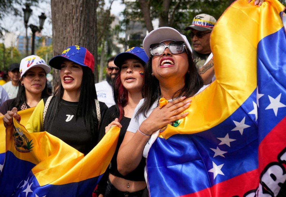 Κόσμος στο Περού στους δρόμους αμέσως μετά τις ανακοινώσεις Τραμπ / Φωτογραφία: AP