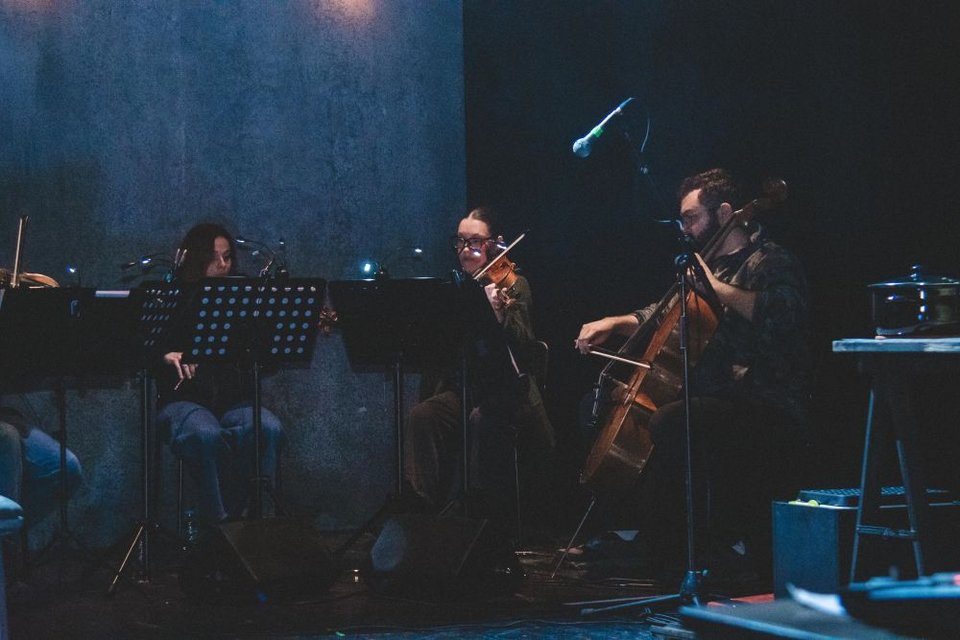 Ερμηνεία: Γιώργος Παπαγεωργίου / Μουσικοί επί σκηνής: Τ.Β.Α.