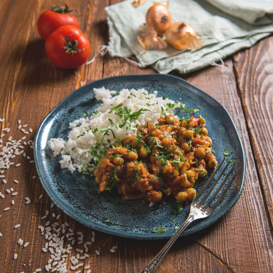 Ρεβίθια λεμονάτα με ρύζι και μυρωδικά / Φωτογραφία: Unsplash