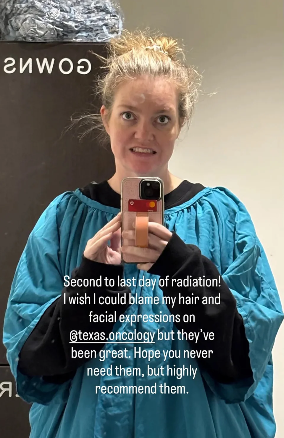 Η συγγραφέας υποβάλλεται σε ακτινοθεραπεία 