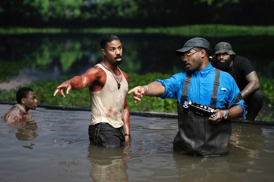 Ο ηθοποιός Michael B. Jordan, αριστερά, και ο σκηνοθέτης-σεναριογράφος-παραγωγός Ryan Coogler στα γυρίσματα της ταινίας "Sinners". (Φωτογραφία Warner Bros. Pictures via AP)