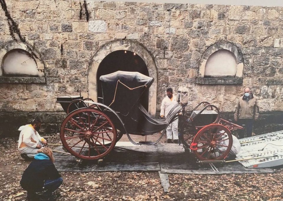 Μεταφορά της βασιλικής άμαξας για συντήρηση 