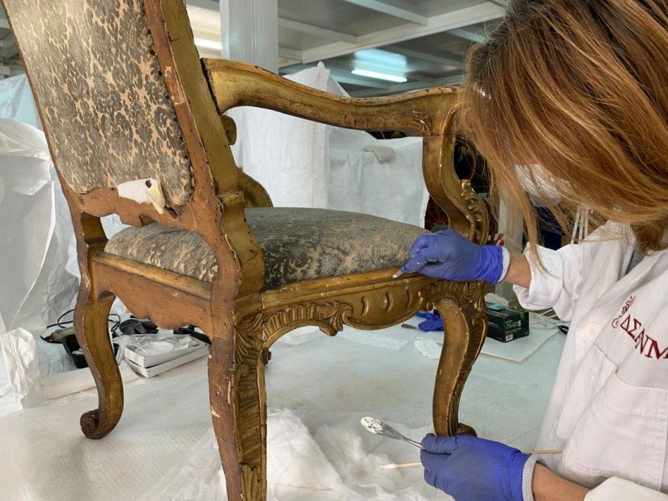 Συντήρηση των επίπλων στο Τατόι