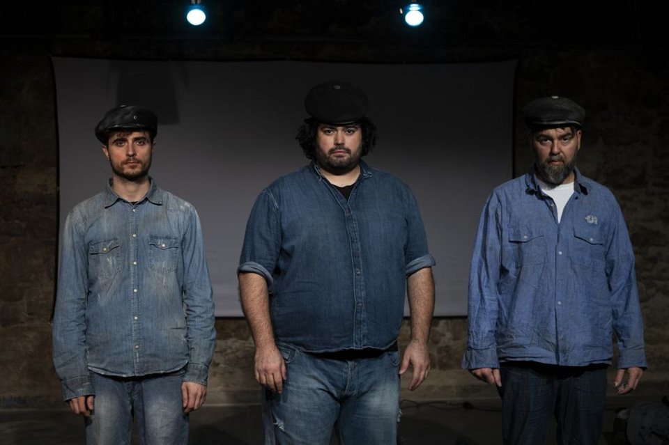 Ηθοποιοί (αλφαβητικά): Αλέξανδρος Μιχαηλίδης, Βασίλης Πέτρου.  Μουσικός επί σκηνής: Κώστας Νικολόπουλος