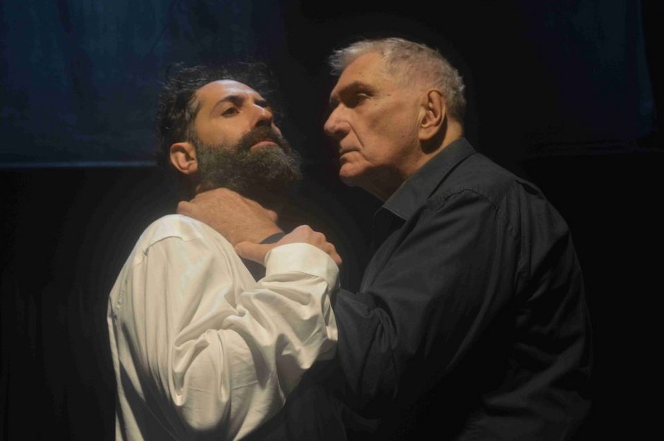 «ΠΤΕΡΥΓΑ Α’ – ΚΕΛΙ 71» του Βασίλη Τσιράκη με τους Βύρωνα Κολάση και Γιώργο Παπανδρέου 