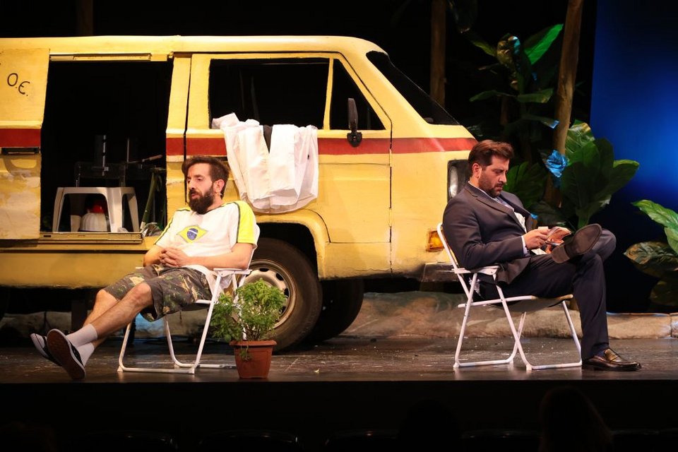 Η θρυλική ταινία «Ας περιμένουν οι γυναίκες» μεταφέρεται στο θέατρο